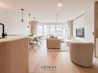 Ontdek dit prachtig gerenoveerde appartement op de Lippenslaan en op wandelafstand van de zeedijk en het Van Bunnenplein. Dit stijlvol...
