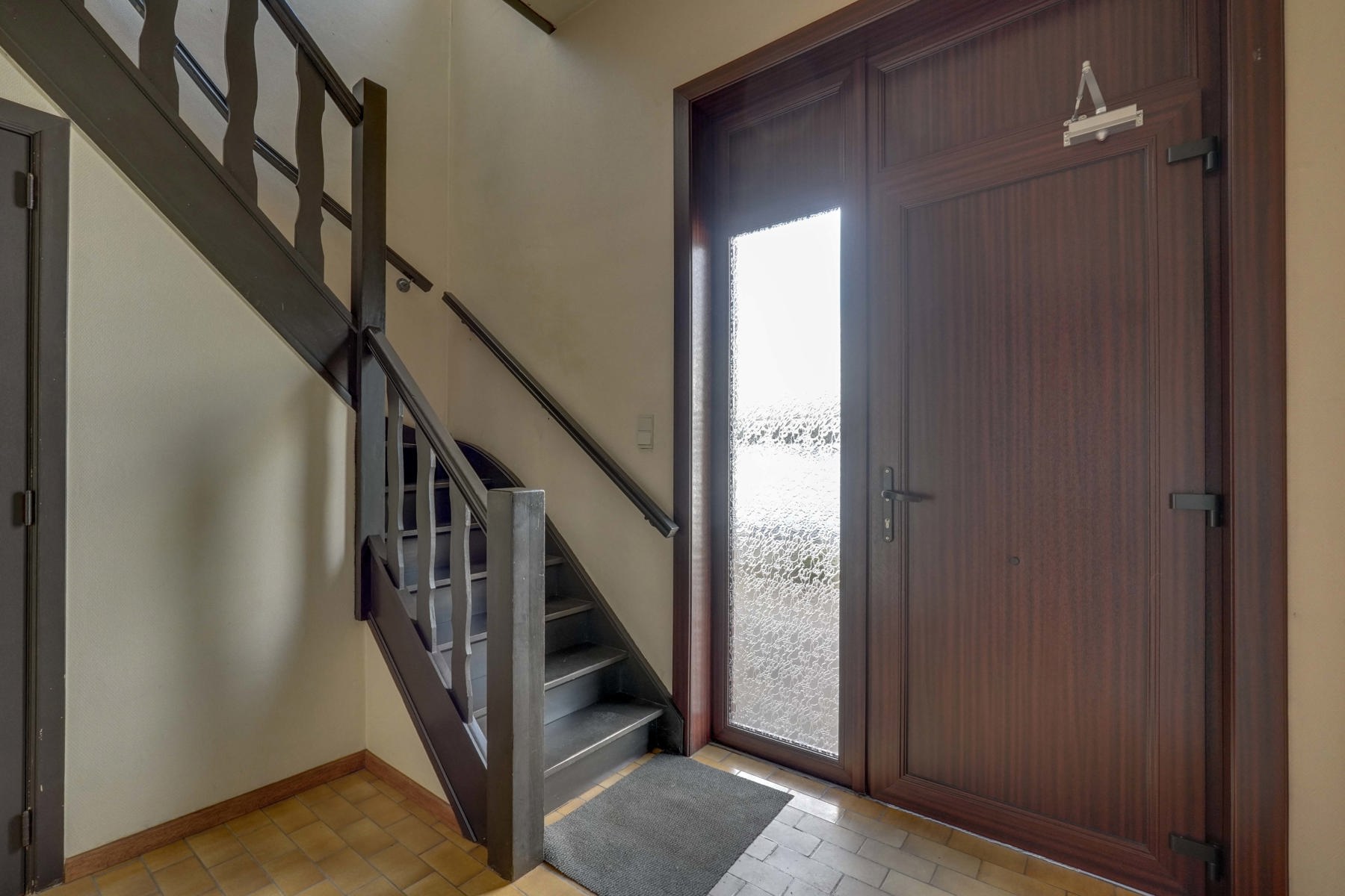 Ruim appartement met 4 slaapkamers - foto 3