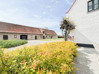 Abdijhoeve - Klein SchoonhoeveIn een idyllische, landelijke omgeving bieden wij u deze eigendom aan, perfect voor wie op zoek is naar ruimte, natuur...