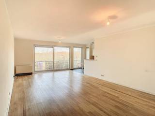 Appartement te huur op een toplocatie in het centrum van Ieper, op wandelafstand van de Grote Markt. Gelegen op de derde verdieping, geniet...