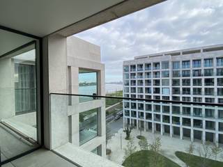 <p>Discover this exclusive penthouse on the fifth floor of the new-build development “Scheldehof” in Nieuw Zuid, designed by leading architect Max Dudler.</p>
<p></p>
<p>The flat is in a prime location, surrounded by numerous trendy restaurants such as Misera and Nebo, the famous Dellafaille bakery, leading art galleries and the recently renovated Scheldt quays with their beautiful promenade along the water.<br /><br /></p>
<p>The spacious living area enjoys optimal light thanks to the large windows and offers access to a terrace of approx. 12 m² with a view of the Scheldt.</p>
<p></p>
<p>The fully fitted open kitchen has a seamless finish in a modern, handle-free design and is equipped with all the necessary appliances: dishwasher, induction hob with integrated extractor, sink, refrigerator, freezer and combi oven.<br /><br /></p>
<p>The bedroom also has a view of the Scheldt and an adjoining bathroom with walk-in shower and double washbasin.</p>
<p></p>
<p>On the second floor, there is a mezzanine with an adjoining south-facing roof terrace of approx. 20 m², again with a beautiful view over the Scheldt.</p>
<p></p>
<p>The entrance hall has space for a cloakroom cupboard.</p>
<p></p>
<p>An underground parking space with charging station is included in the rent.</p>
<p></p>
<p>EPB in preparation – label A.<br />Common charges: 140 euros per month.<br />Gas and electricity utilities are to be paid privately by the tenant.<br /><br /></p>
<p>Available immediately.</p>