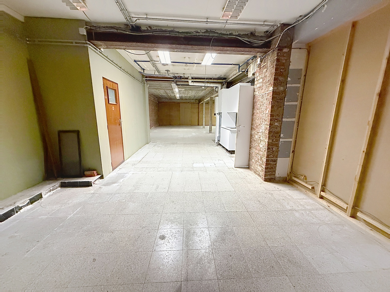 Ground-floor commercial space 239m² with basement - photo 5