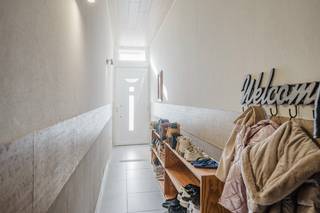 <strong>Welkom in de Beselarestraat 49 te Geluwe!</strong><br /><br />Deze <strong>gezellige en instapklare rijwoning </strong>is rustig en centraal gelegen in Geluwe, op korte afstand van het centrum, scholen en diverse sport- en ontspanningsmogelijkheden. Een ideale woning voor wie op zoek is naar <strong>comfort, ruimte en een aangename leefomgeving.</strong><br /><br />Via de inkomhal kom je terecht in de <strong>gezellige leef</strong>- <strong>en eetruimte</strong>. Aansluitend bevindt zich de keuken, die dankzij het zicht op het terras en de tuin een aangename verbinding vormt met de buitenruimte. Verder beschikt de woning over een <strong>badkamer en een apart toilet</strong>.<br /><br />Vanuit de keuken heb je rechtstreeks toegang tot de <strong>gezellige tuin met terras</strong>, een fijne plek om te ontspannen of gezellig samen te genieten. Achteraan de woning bevindt zich bovendien nog een <strong>praktische opslagruimte</strong>.<br /><br />Op de eerste verdieping bevinden zich <strong>3 slaapkamers</strong>, waaronder een ruime masterbedroom. Alle slaapkamers zijn voorzien van <strong>airconditioning.</strong><br /><br />Via de vaste trap bereik je de <strong>ruime zolderverdieping</strong>. Deze ruimte biedt heel wat mogelijkheden en kan perfect dienstdoen als <strong>extra bergruimte</strong>, <strong>hobbyruimte of toekomstige uitbreiding.<br /><br /><u>Alle troeven op een rijtje:</u><br />📍 Centrale ligging in Geluwe<br />🏡 Instapklare rijwoning<br />🛏️ 3 slaapkamers<br />📐 Ca. 170 m² bewoonbare oppervlakte<br />🌿 Tuin & terras<br />🚗 Parkeergelegenheid voor de deur<br />❄️ Airconditioning in de slaapkamers<br />💧 Recente waterverzachter<br />⚡ EPC-label C<br />☣️ Geen asbest</strong><br /><br />Interesse? Contacteer ons voor een bezoek!<br /><strong>Yorben </strong>+32 468 188 061 - yorben@dekeyser.immo<br /><strong>Simon </strong>+32 471 547 642 - simon@dekeyser.immo<br />