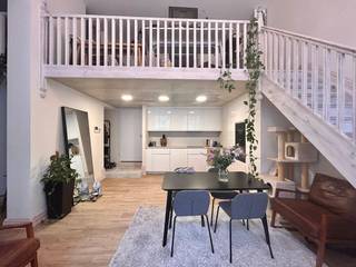 Lichtrijk en modern appartement gelegen op de gelijkvloerse verdieping. <br />Het appartement heeft een ruime leefruimte en een prachtige vide die zorgt voor extra hoogte en sfeer.<br />Een open keuken, volledig geïnstalleerd. Apart gastentoilet en een nette badkamer met lavabo en douche.<br />Perfect voor wie houdt van een open, stijlvolle woonbeleving 🌿<br /><br />🏠 Kenmerken <br />✔️ 1 slaapkamer<br />✔️ Vide met open, ruimtelijk gevoel<br />✔️ Grote leefruimte met veel lichtinval<br />✔️ Moderne afwerking<br />✔️ Instapklaar & netjes onderhouden<br />✔️ Mogelijkheid tot huur van een autostaanplaats in het gebouw 🚗<br />✔️ EPC Label B<br /><br />💰 Huurprijs €1.050 / maand+ Algemene kosten: €120 / maand. <br />Nutsvoorzieningen zijn individueel. <br />Parking optioneel bij te huren.<br /><br />📅 Vrij vanaf 4 november 2026<br /><br />📍 Voor wie? <br />Ideaal voor singles, koppels of wie een moderne, open woonstijl zoekt met extra comfort.<br /><br />📞 Interesse of een bezoek plannen? <br />Contacteer ons via 03/203.02.02 of immo@sidimex.be.<br />Wij ontvangen je met de glimlach 🤍<br /><br />#Sidimex #TeHuurAntwerpen #AppartementTeHuur #Vide #ModerneWoning #Instapklaar #Bijonszituvastgoed