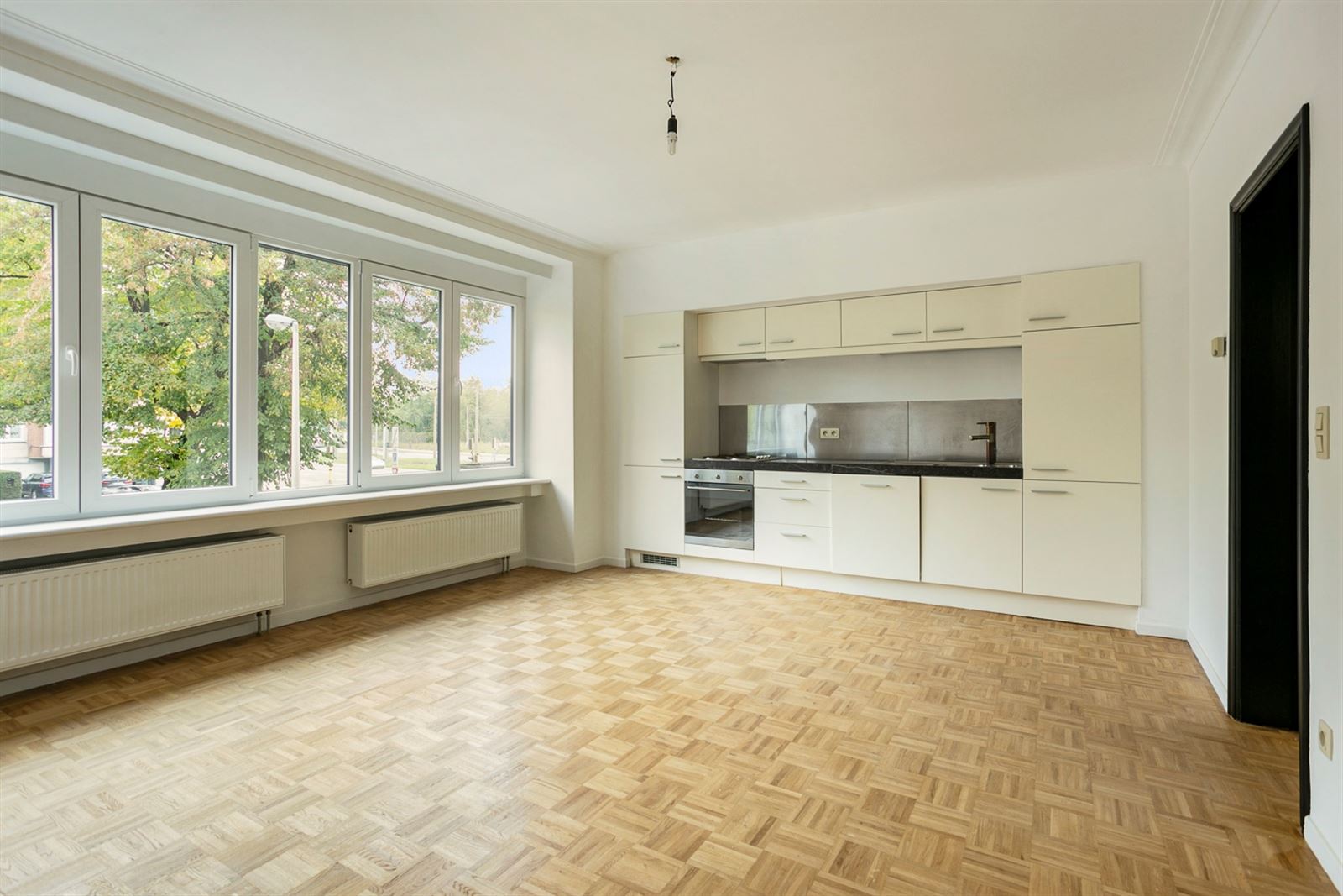 Centraal gelegen & recent opgefrist 2 slaapkamers appartement. - foto 4