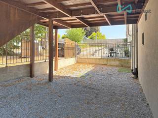 CONTACT Jeremy : +32 (0)472 91 80 37 - jeremy.champagne@weinvest.be<br /><br />Dispo immédiatement<br />Charmant appartement entièrement rénové situé au rez-de-chaussée dans le village de Bourlers (Chimay) composé de : living, cuisine, buanderie, salle de souche, deux chambres, WC et cour.<br />Chauffage poêle à pellets.<br /><br />PEB B - n°20260812500315 - E totale : 12284 kWh/an - E spéc. : 129 kWh/m².an.<br />Loyer 700€/mois hors charges.<br />Sous réserve d'acceptation des propriétaires.<br />Informations indicatives et non contractuelles.