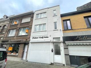 EMILE VANDERVELDELAAN 15, 2845 NIELWoonst met tuin in het centrum van Niel! Deze op te frissen woning is klaar voor een nieuwe eigenaar. In dit pand...