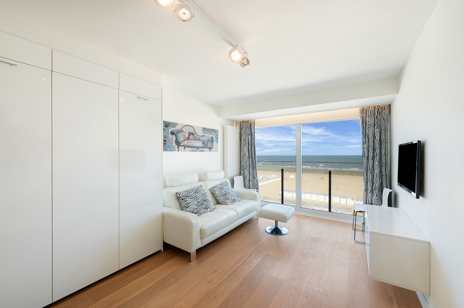 Recent gerenoveerde studio met frontaal zeezicht – Residentie The Beach, Zeedijk, Duinbergen - foto 5