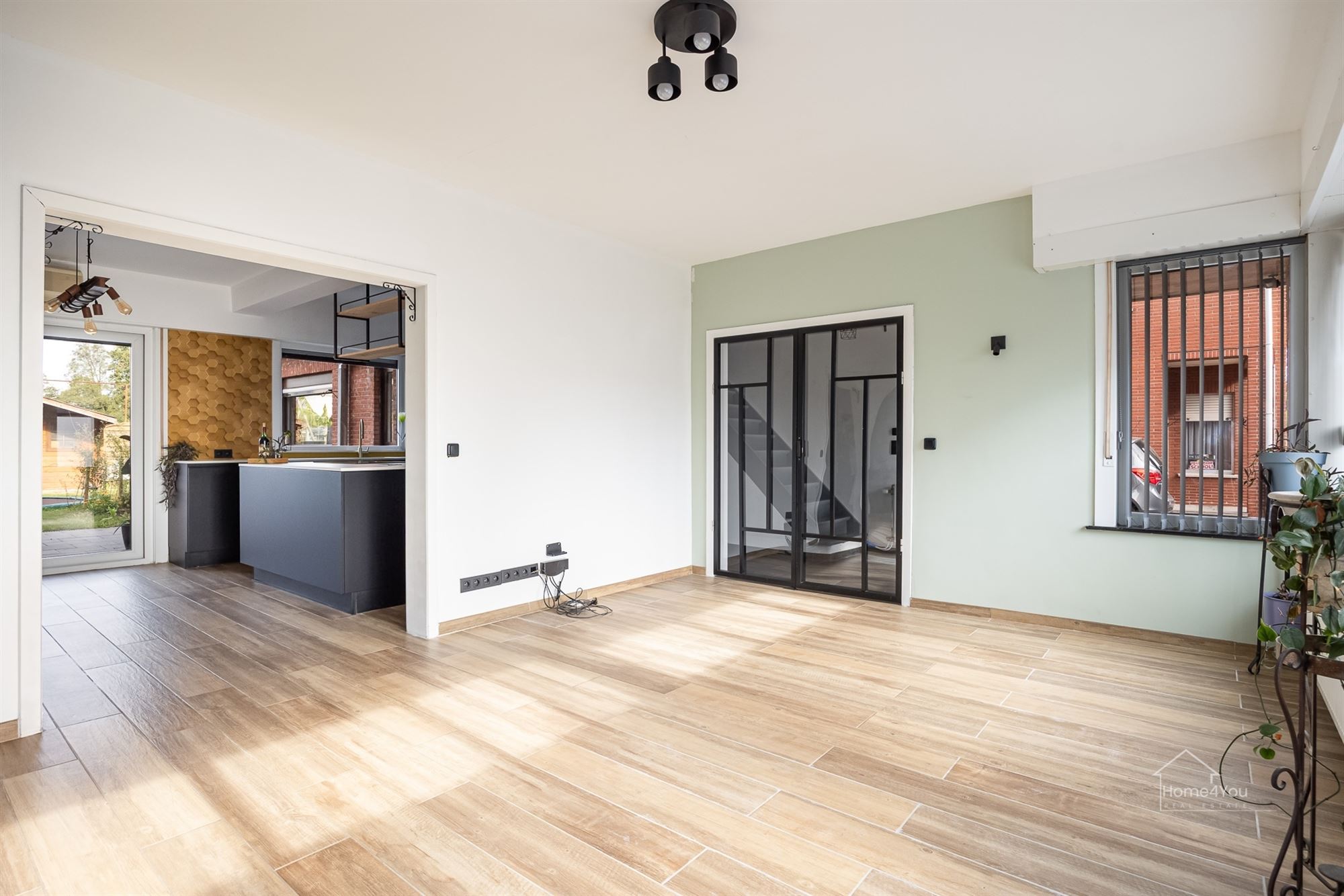 HOB met 4 slaapkamers en 2 badkamers - foto 2