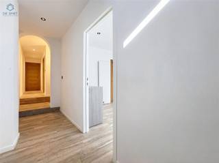 In het charmante Brakel bevindt zich deze grotendeels gerenoveerde woning (2021), ideaal voor wie comfortabel en energiezuinig wil wonen. Met...