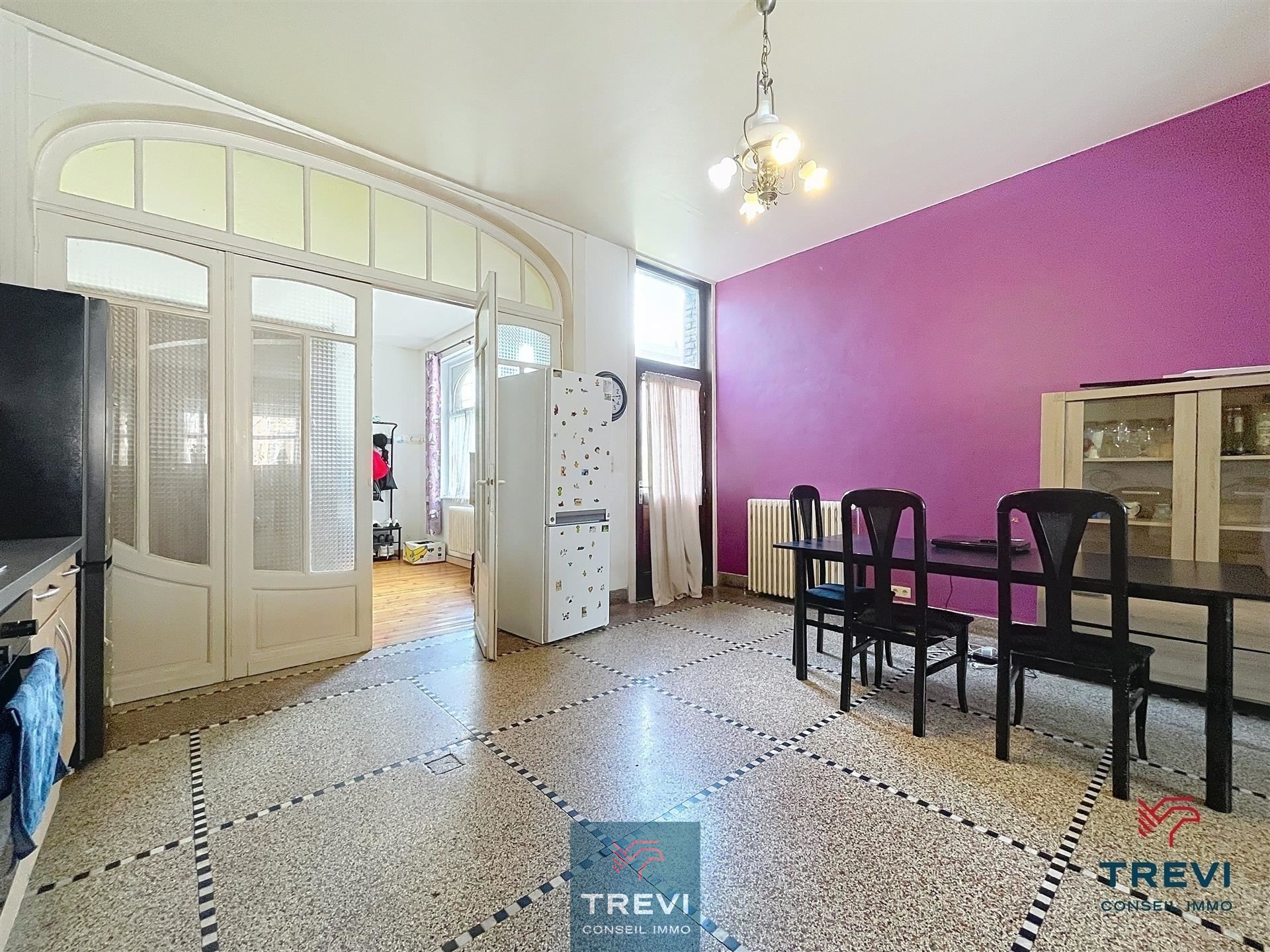 Bel appartement rénové 2ch offrant de beaux volumes - photo 5