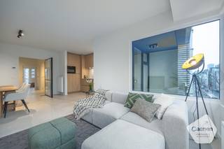  * Dit ruim (86m2) twee slaapkamer appartement is gelegen langs de Alfons Pieterslaan in centrum Oostende. * Het appartement heeft een...