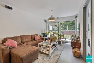 Dit gelijkvloers appartement is rustig gelegen nabij het centrum en op wandelafstand van het station, winkels en horeca. Dankzij de...