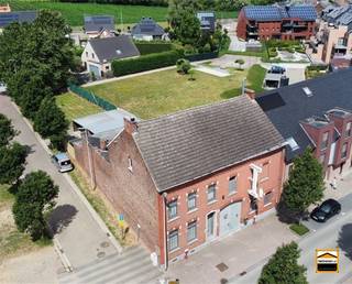 Frituur met woonst in authentieke hoeve in het centrum van BorgloonDeze hoeve, momenteel ingedeeld als enerzijds een handelspand, met name een...