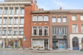 Located in the very heart of the city centre, on a busy street just a stone’s throw from the quays and the main square, this mixed-use building...