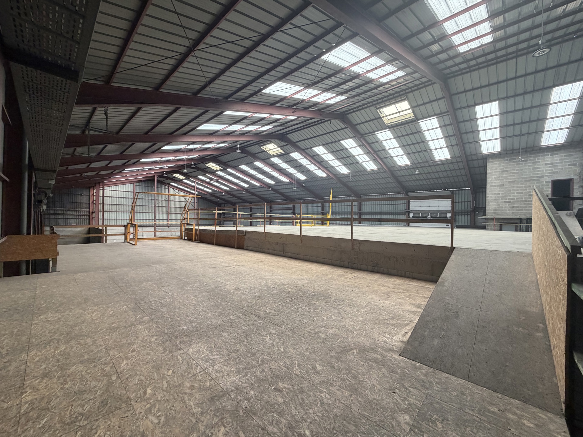 Uitzonderlijk bedrijfsgebouw te koop Grâce-Hollogne - foto 5