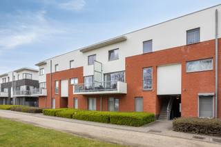 Gelegen op het gelijkvloers van een residentiële mede-eigendom, biedt dit instapklaar appartement van 90m² een rustige woonomgeving met...