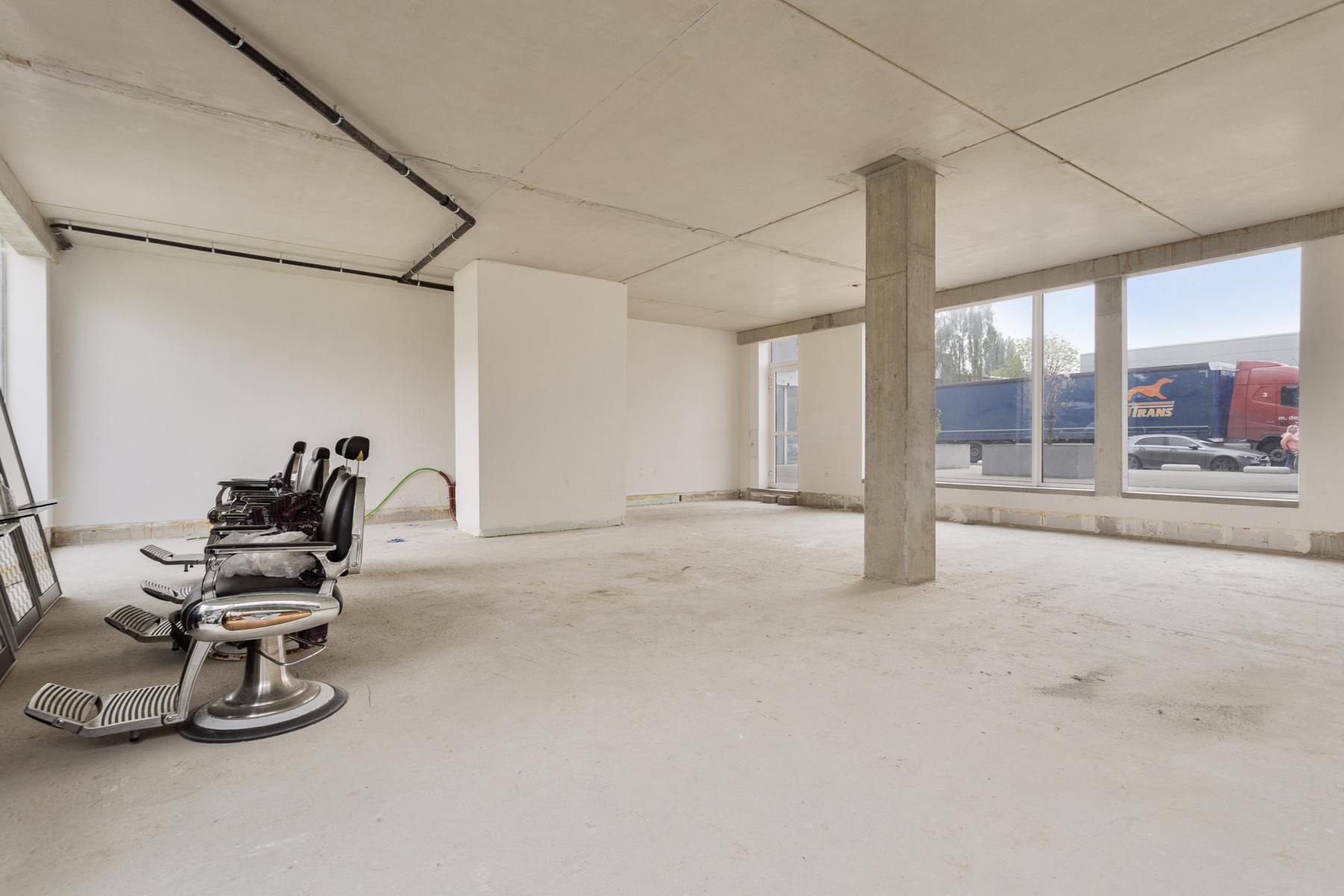 Commercial à vendre à Sint-Pieters-Leeuw - photo 2