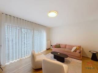 MOLENBEEK-SAINT-JEAN, situé à proximité proche des transports et de toute commodité, superbe appartement moderne MEUBLE de ± 68m² loué meublé. Le...