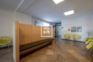 TE HUUR: Centraal gelegen instapklaar handelspand op topligging in de DumortierlaanGelegen op een absolute toplocatie in het hart van Knokke, bevindt...