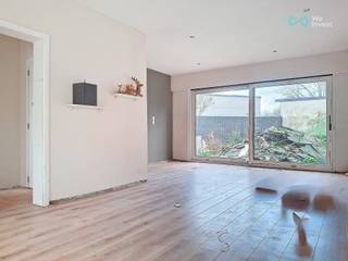 Deze woning werd volledig gestript. Ideaal voor mensen die houden van grote renovatiewerken.De woning bestaat vandaag uit een inkomhal met toilet,...