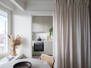 GENT CENTRUM - Gerenoveerde luxe-studio met aangenaam terras Gelegen op de zevende verdieping van de stijlvolle Residentie Erasmus-Bredero, vinden we...