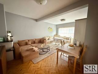 Gelegen in de Mechelse binnenstad vlakbij winkels, restaurants, ... biedt dit appartement tal van mogelijkheden en is het dé ideale uitvalsbasis...