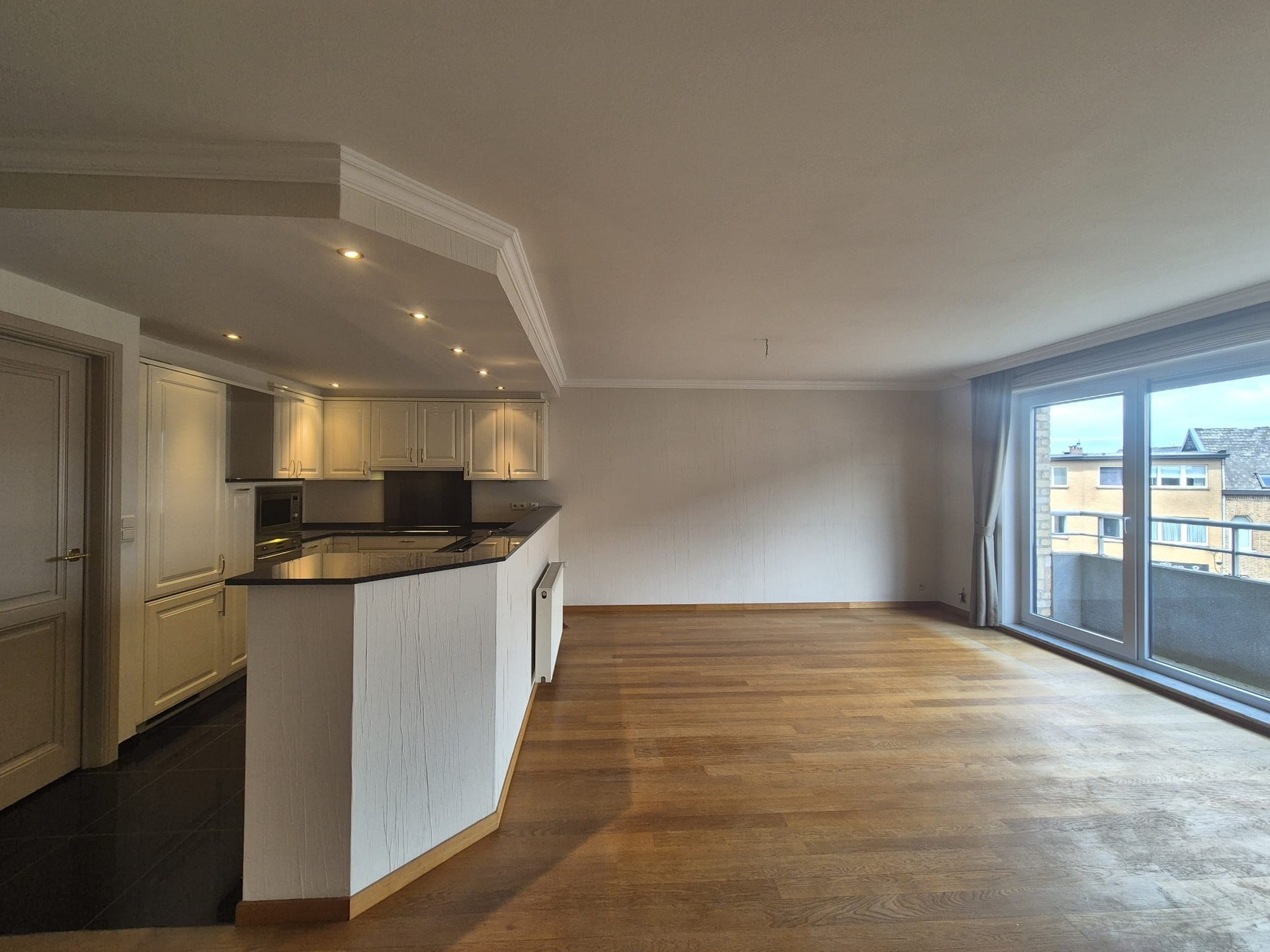 Modern appartement met zonnig terras op toplocatie. - foto 4