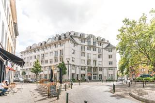 Te huur : Kantoren van 540m² in Saint-GillesDillens biedt 540 m2 bureelruimte aan in een gebouwencomplex zich situerend rond een rustgevende...