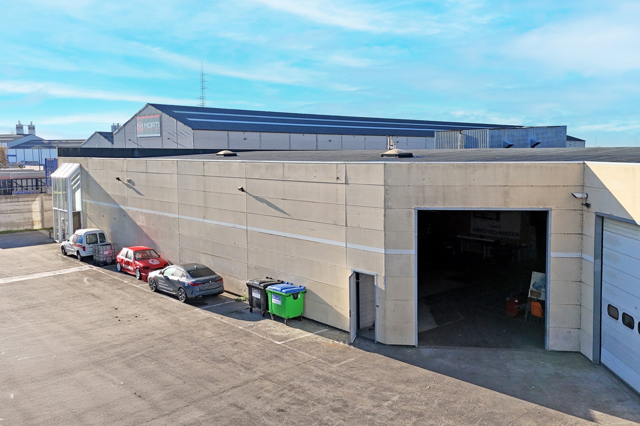 Magazijn met kantoren (1.514m²) in industriepark Drongen - photo 1