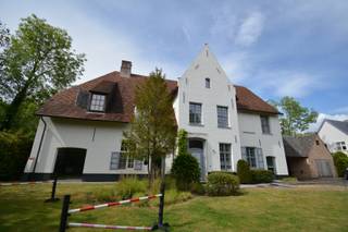 Exclusieve nieuwbouwvilla op toplocatie in SchildeDeze uitzonderlijke nieuwbouwvilla (bouwjaar 2022), ontworpen door Alexis Herbosch, bevindt zich op...