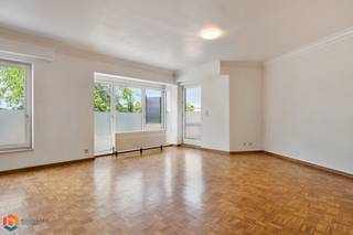 Op een uitstekende locatie te Lier bevindt zich dit ruim tweeslaapkamer appartement met 2 terrassen. Het appartement bevindt zich in het centrum...