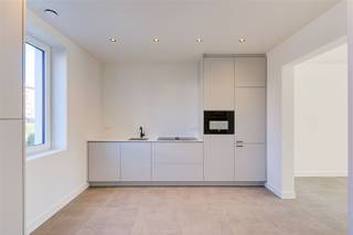 Deze knap gerenoveerde woning is gelegen in een rustige straat in het centrum van Berlaar. Op de gelijkvloerse verdieping bevinden zich een...