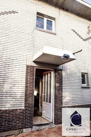 KNUSSE STARTERSWONING LANGS DE GEZELLIGE KAAI...Even buiten het handelscentrum vind je deze gezellige woning, met hoekligging en de eerste woning...