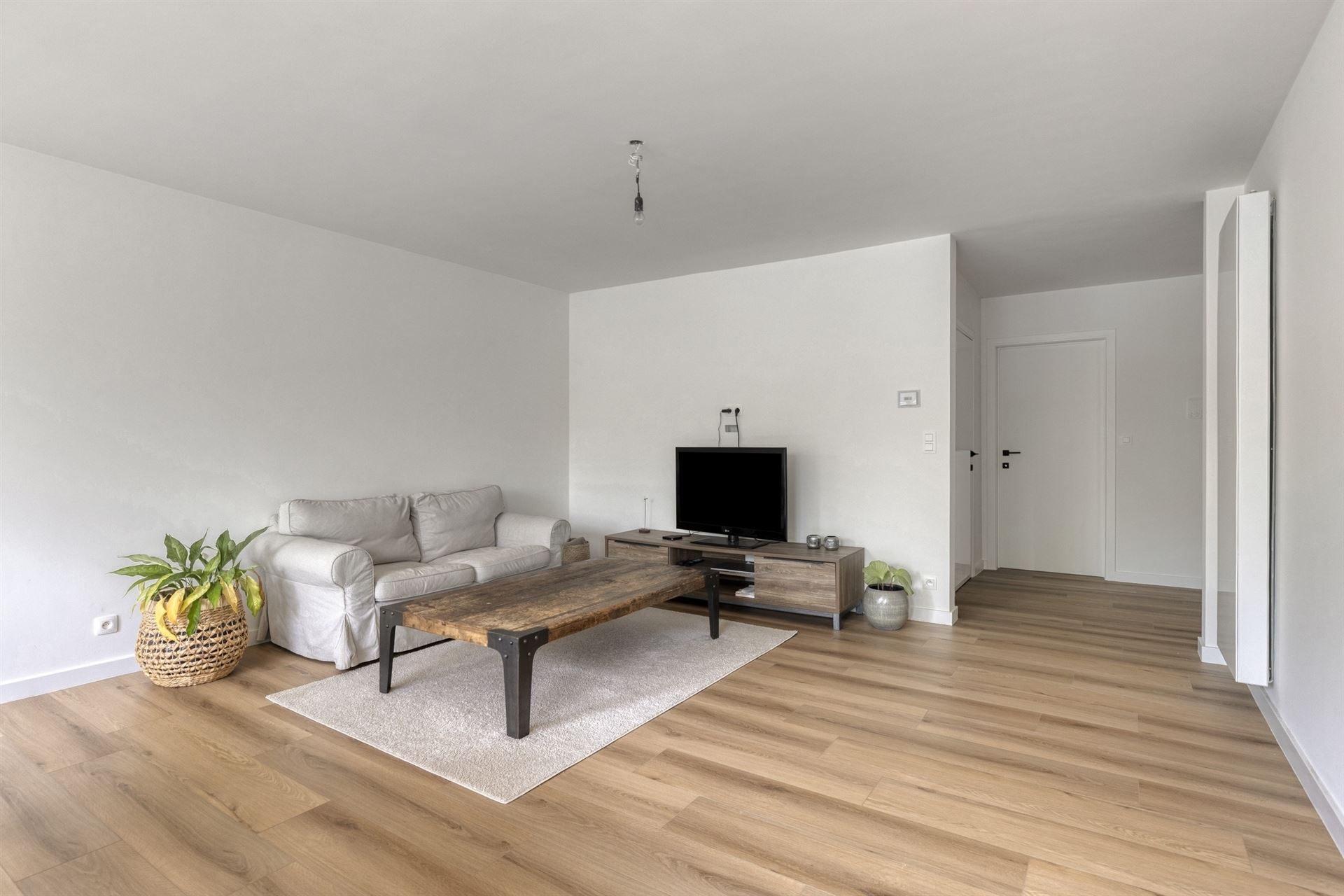 Gerenoveerd appartement met 2-3 slpks, terras en garage - foto 4