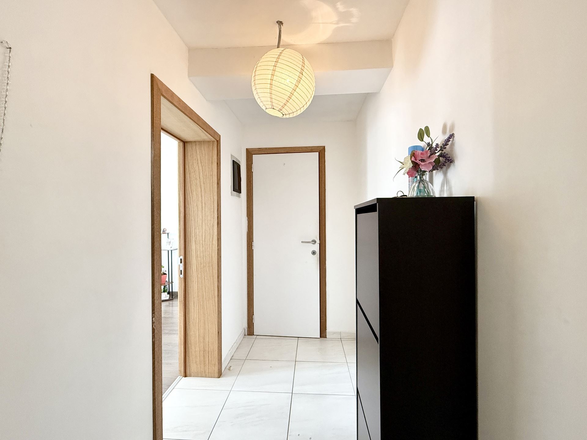 Appartement met 1 slaapkamer van 90 m² met kelder. - foto 4