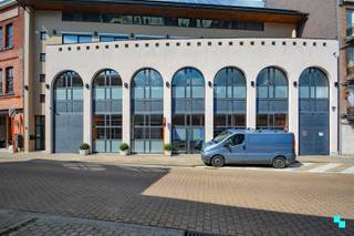 Deze commerciële ruimte van ca. 206 m² is gelegen in het centrum van Izegem met de onmiddellijke nabijheid van de Rijksweg, op- en...