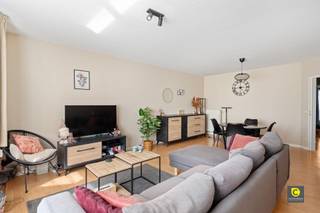 This well-kept 2 bedroom apartment (approx. 86 m²) with terrace is located within walking distance of the village of Aartselaar and has a very...