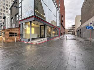 Kantoor op topligging te huur in Kortrijk. Dit kantoor van ca. 180 m² ligt op een commerciële locatie in Kortrijk. Het kantoor is verdeeld over...