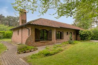 OPENDEURMOMENT MAANDAG 25 MEI VAN 10 TOT 13 UUROntdek deze sfeervolle Provençaalse villa, gelegen in een landelijke en bijzonder rustige omgeving, op...