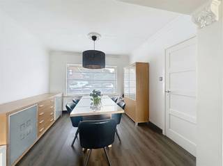 <p>Welcome to 8 Goedendagstraat in Harelbeke, a exceptionally well-maintained semi-detached home that immediately exudes a sense of comfort and care. This home has been very well maintained over the years and combines a practical layout with spacious outdoor areas, a garage, and energy-efficient features.</p><p>The home features 3 bedrooms and offers a pleasant living space for those looking for a move-in-ready home in a great location. Thanks to its well-maintained condition, you can move in without any major renovations and immediately enjoy the comfort of your new home. The home also boasts a favorable EPC rating of B, which is a significant advantage today for both owner-occupiers and investors.</p><p>An added bonus is the garage with an electric door, ideal for safely parking your car or bicycles, or as additional storage space. The property also excels on the outside: at the rear is a spacious, fully fenced-in garden where you can fully enjoy peace, privacy, and outdoor space. The garden offers plenty of possibilities for families, gardening enthusiasts, or anyone who enjoys spending time outdoors.</p><p>The location in Harelbeke is also a major asset. Here, you’ll live in a pleasant residential neighborhood with easy access to daily amenities, schools, shops, and major roads. In short, Goedendagstraat 8 is a move-in-ready, energy-efficient, and exceptionally well-maintained home with 3 bedrooms, a garage, and a spacious garden. An ideal choice for anyone looking to live comfortably in a prime location in Harelbeke.</p><p>For more information or to schedule a visit, email info@property-vastgoed.be or call 056 96 08 00.</p>