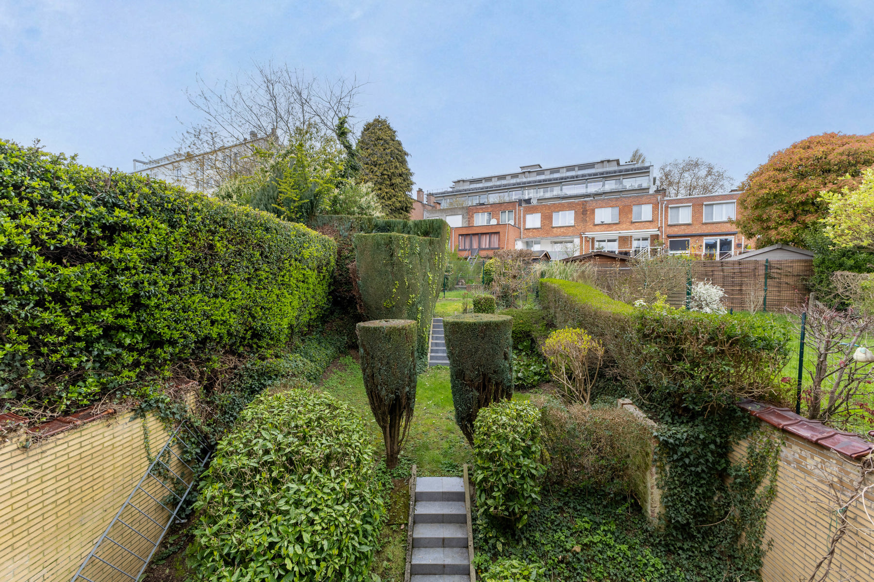 Residentieel gelegen woning met 5 slaapkamers en tuin - foto 5