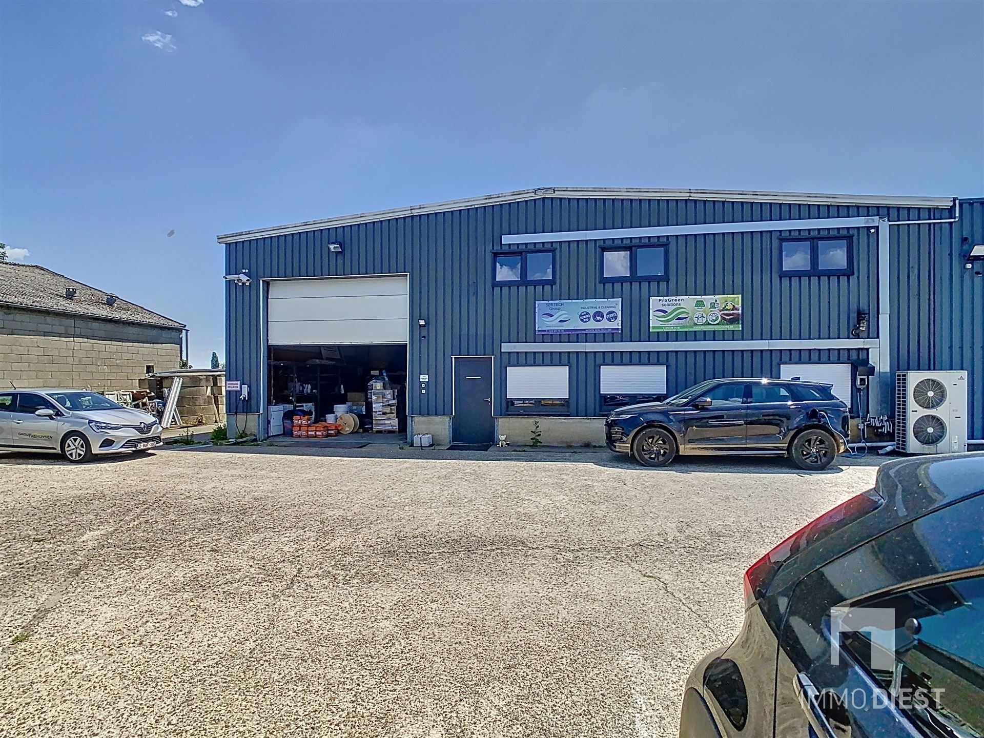 Industrieel gebouw met magazijnen en burelen - foto 2