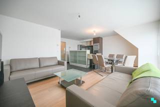 Zo goed als nieuw tweeslaapkamerappartement in een kleinschalige residentie met een bewoonbare oppervlakte van 85 m² (volgens EPC-attest),...