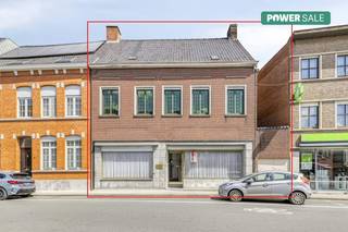 In het centrum van Gullegem bevindt zich dit handelspand met een totale oppervlakte van ca. 251 m². Het gebouw deed in het verleden dienst...