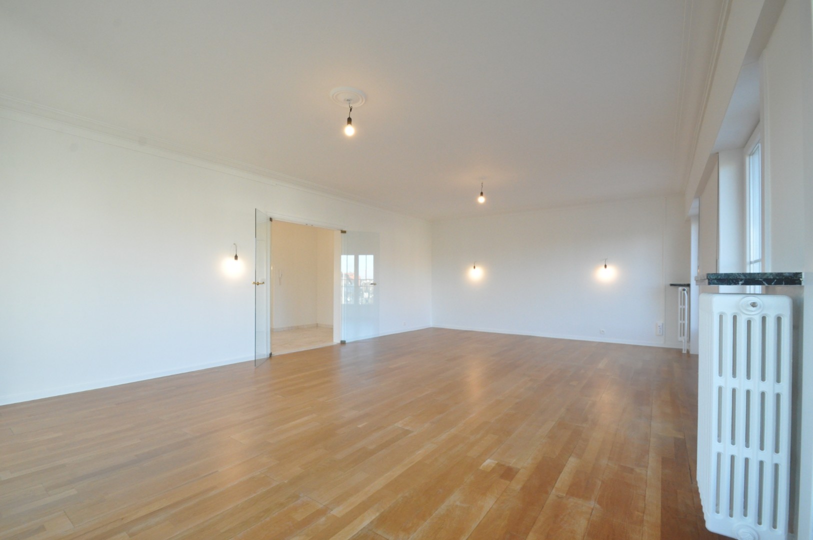 Recent vernieuwd, 3 slaapkamer appartement met zijdelings zeezicht en rondom terrassen,  in statige residentie vlakbij het Albertstrand. - foto 3