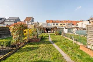 Te koop: charmant huis in de Commandant Weynsstraat in Hoboken, op korte afstand van winkels, scholen, openbaar vervoer en belangrijke...