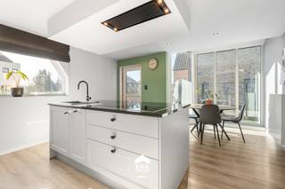 [[ DIT PAND NEEMT DEEL AAN DE ERA OPEN HUIZEN DAG OP 14/3 VAN 16:00 TOT 17:00 ]]Deze volledig gerenoveerde woning uit 1989 ligt in Louwel...