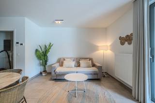 Bel appartement d'une chambre à vendre situé au rez-de-chaussée de la résidence « Chrystal Palace » à Ostende. Disposition : - hall d'entrée-...