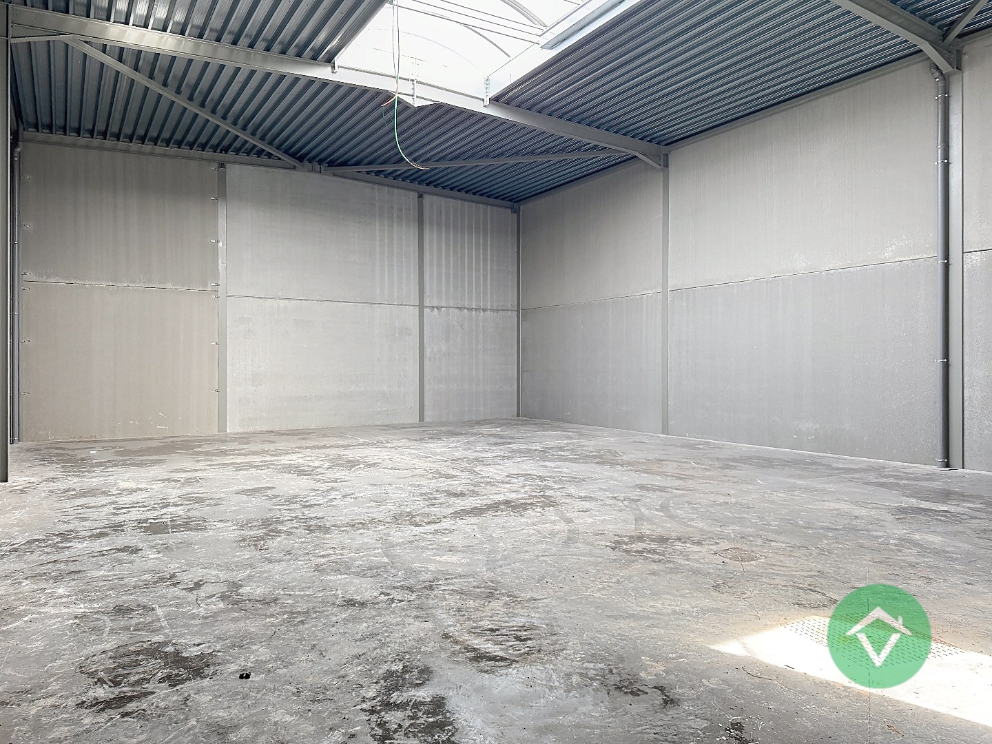 Nieuwbouw loods KMO-UNIT te koop – 237 m² met 1 parkeerplaats inbegrepen op de industriezone te Aartrijke - foto 2